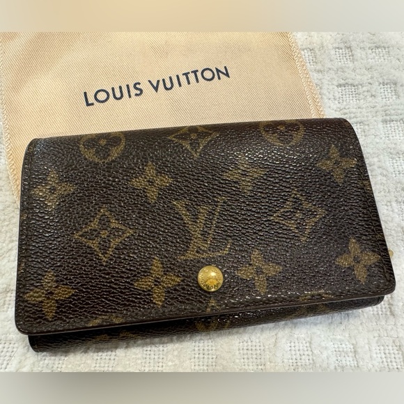 ❌SOLD❌Louis Vuitton Vintage Trifold Monogram Wallet in Excellent condition - Picture 2 of 12